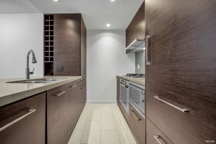 Photo 4 at 1002 - 833 Homer Street, Downtown VW, Vancouver West