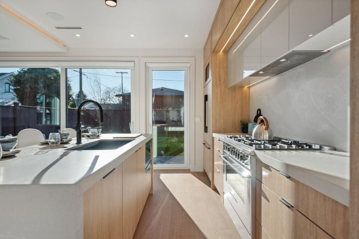 Photo 11 at 2 - 3620 W 20th Avenue, Dunbar, Vancouver West