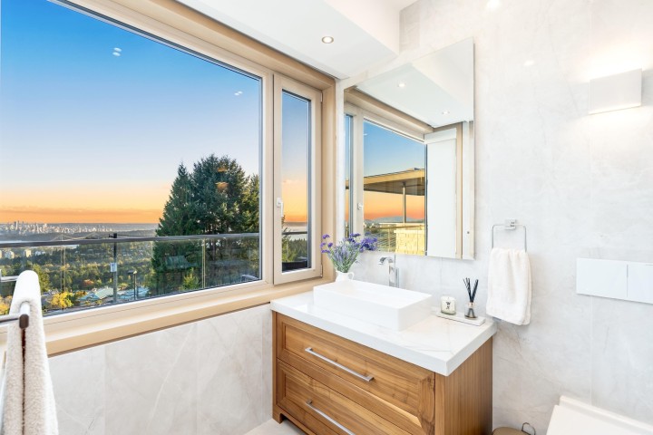 Photo 28 at 1036 Eyremount Drive, British Properties, West Vancouver