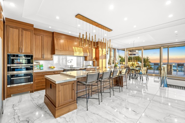 Photo 11 at 1036 Eyremount Drive, British Properties, West Vancouver