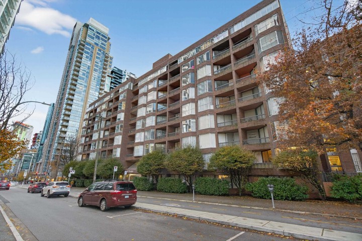 Photo 27 at 902 - 950 Drake Street, Downtown VW, Vancouver West