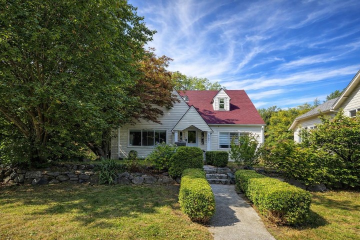 Photo 2 at 877 W 28th Avenue, Cambie, Vancouver West