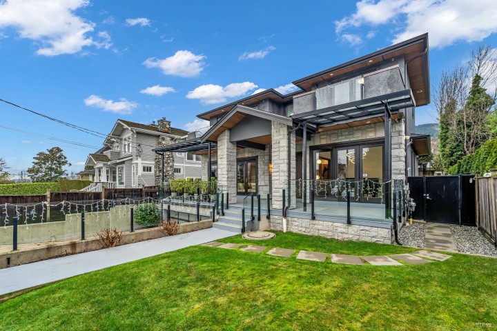 Photo 2 at 2227 Haywood Avenue, Dundarave, West Vancouver