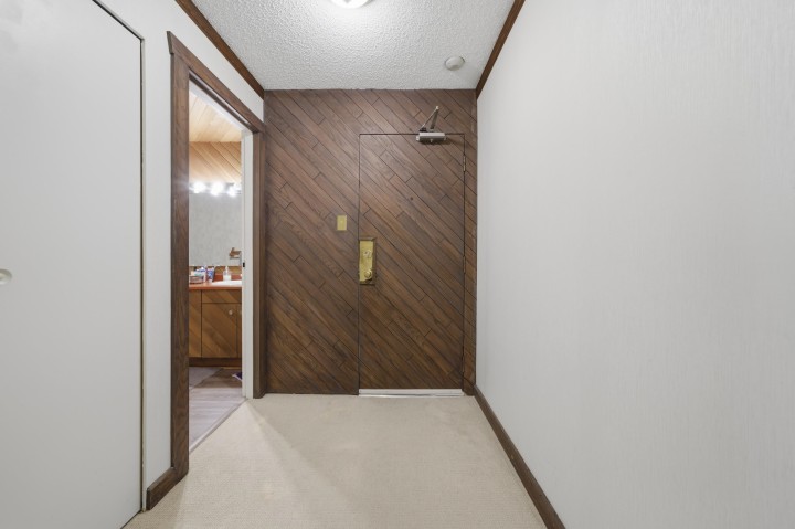 Photo 2 at 403 - 1340 Duchess Avenue, Ambleside, West Vancouver