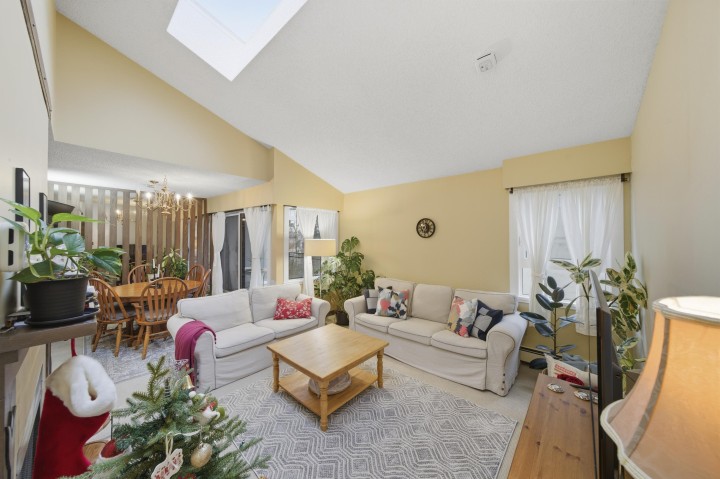 Photo 6 at 403 - 1340 Duchess Avenue, Ambleside, West Vancouver