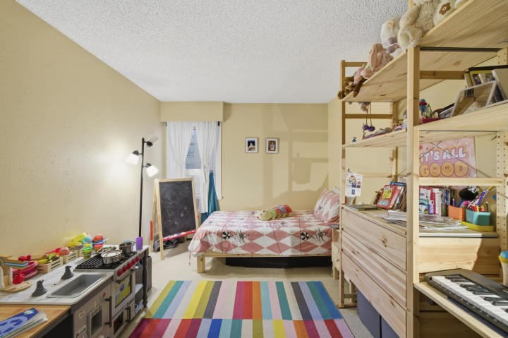 Photo 17 at 403 - 1340 Duchess Avenue, Ambleside, West Vancouver