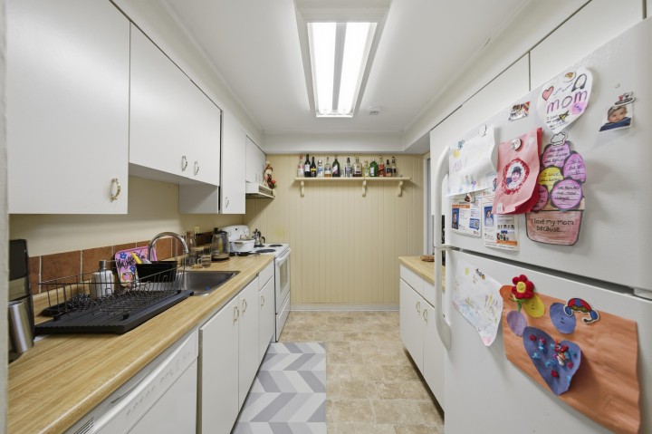 Photo 12 at 403 - 1340 Duchess Avenue, Ambleside, West Vancouver