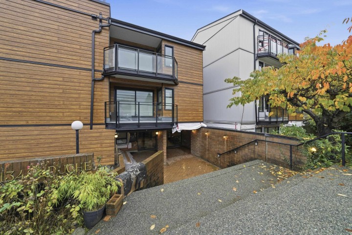 Photo 1 at 403 - 1340 Duchess Avenue, Ambleside, West Vancouver