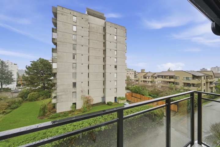 Photo 20 at 403 - 1340 Duchess Avenue, Ambleside, West Vancouver