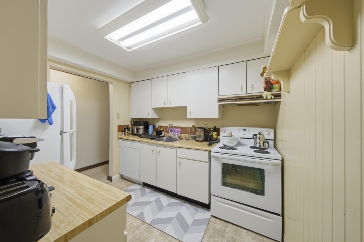 Photo 9 at 403 - 1340 Duchess Avenue, Ambleside, West Vancouver