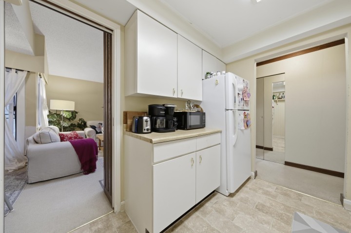 Photo 10 at 403 - 1340 Duchess Avenue, Ambleside, West Vancouver