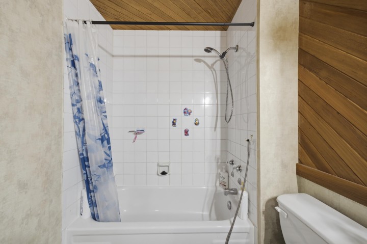 Photo 18 at 403 - 1340 Duchess Avenue, Ambleside, West Vancouver