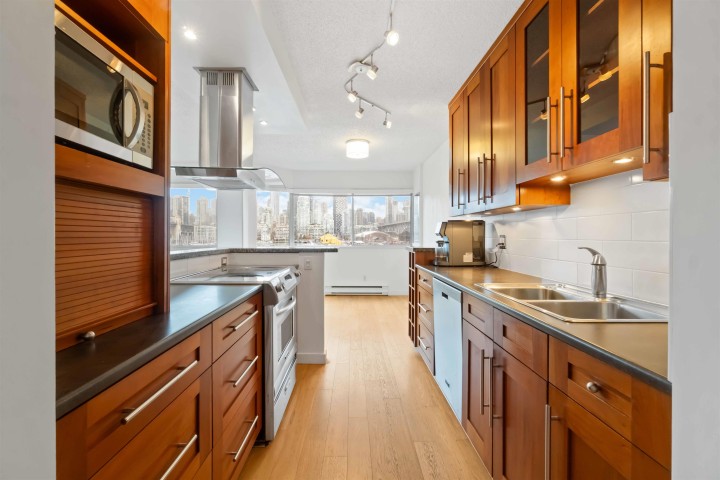 Photo 9 at 406 - 1510 W 1st Avenue, False Creek, Vancouver West