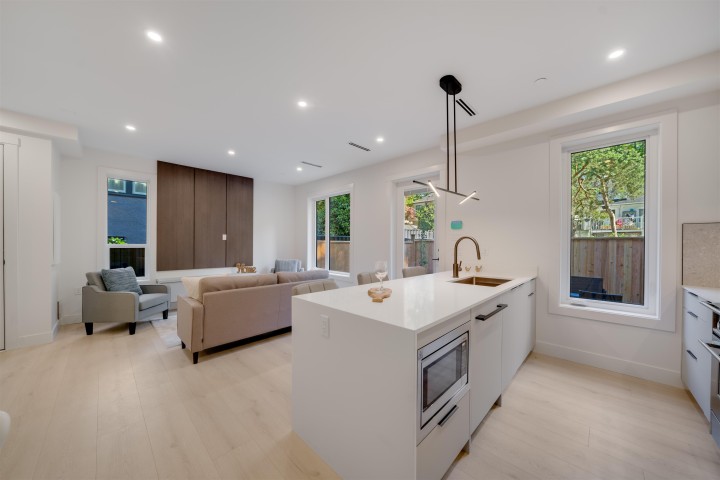 Photo 12 at 4 - 3836 W 8th Avenue, Point Grey, Vancouver West