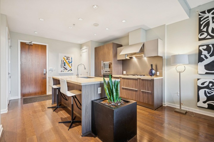 Photo 4 at 1618 Columbia Street, False Creek, Vancouver West