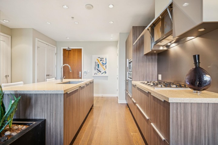 Photo 8 at 1618 Columbia Street, False Creek, Vancouver West