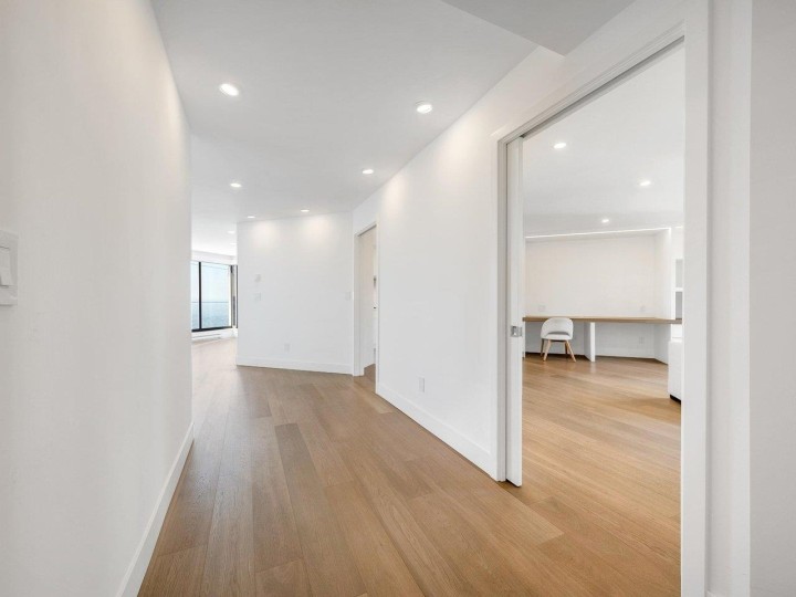 Photo 17 at 203 - 2190 Argyle Avenue, Dundarave, West Vancouver