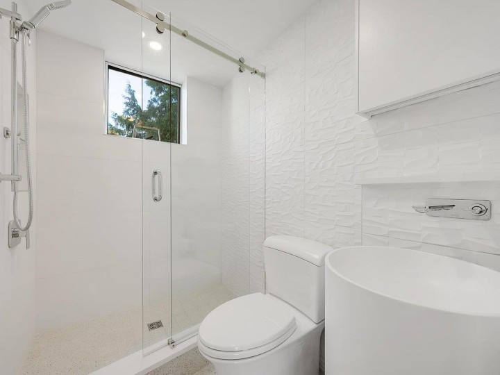 Photo 22 at 203 - 2190 Argyle Avenue, Dundarave, West Vancouver