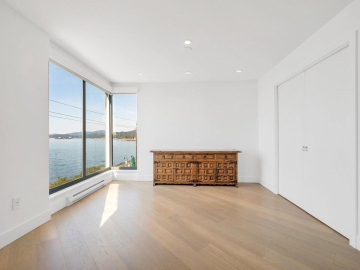 Photo 9 at 203 - 2190 Argyle Avenue, Dundarave, West Vancouver