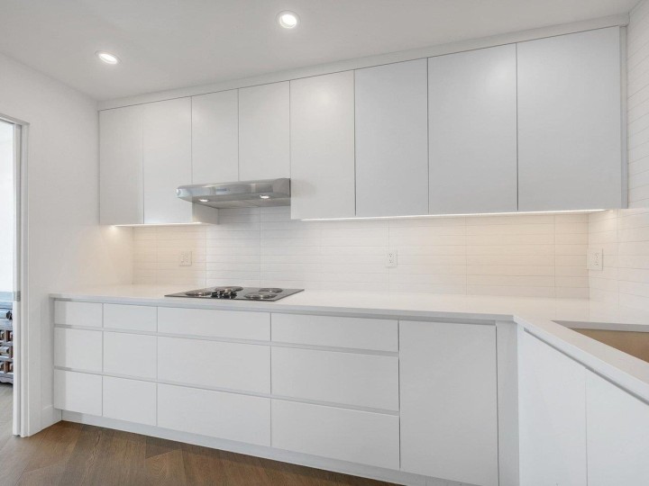 Photo 14 at 203 - 2190 Argyle Avenue, Dundarave, West Vancouver