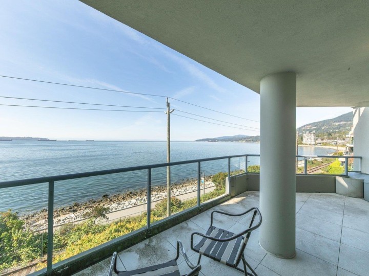 Photo 31 at 203 - 2190 Argyle Avenue, Dundarave, West Vancouver