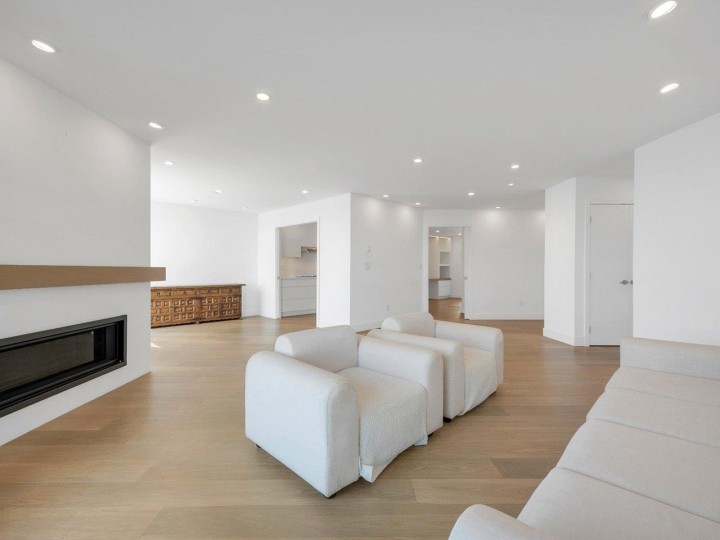 Photo 8 at 203 - 2190 Argyle Avenue, Dundarave, West Vancouver