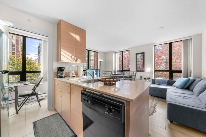 Photo 2 at 502 - 909 Mainland Street, Yaletown, Vancouver West