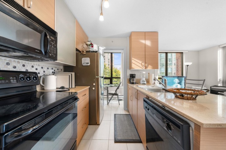 Photo 3 at 502 - 909 Mainland Street, Yaletown, Vancouver West