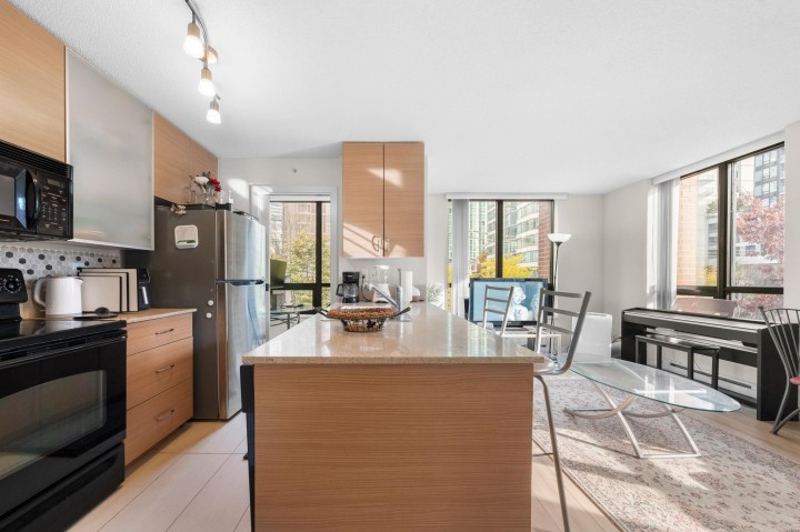 Photo 5 at 502 - 909 Mainland Street, Yaletown, Vancouver West