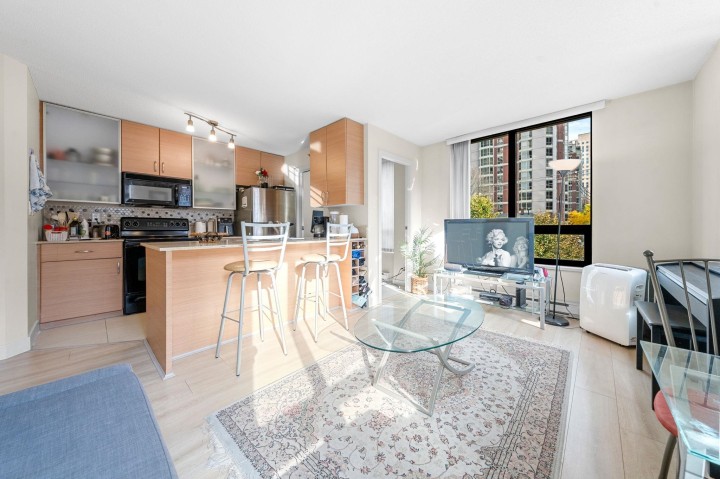 Photo 10 at 502 - 909 Mainland Street, Yaletown, Vancouver West