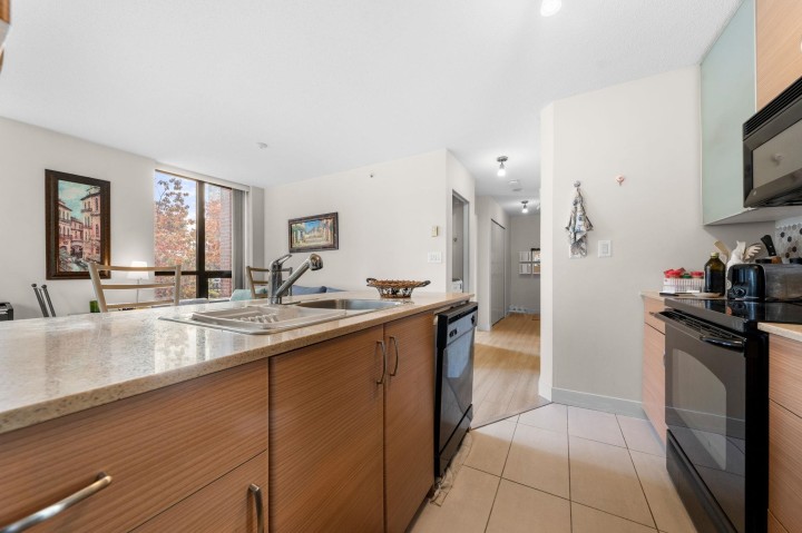 Photo 15 at 502 - 909 Mainland Street, Yaletown, Vancouver West