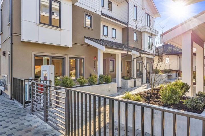 Photo 2 at 1008 W 52nd Avenue, South Granville, Vancouver West