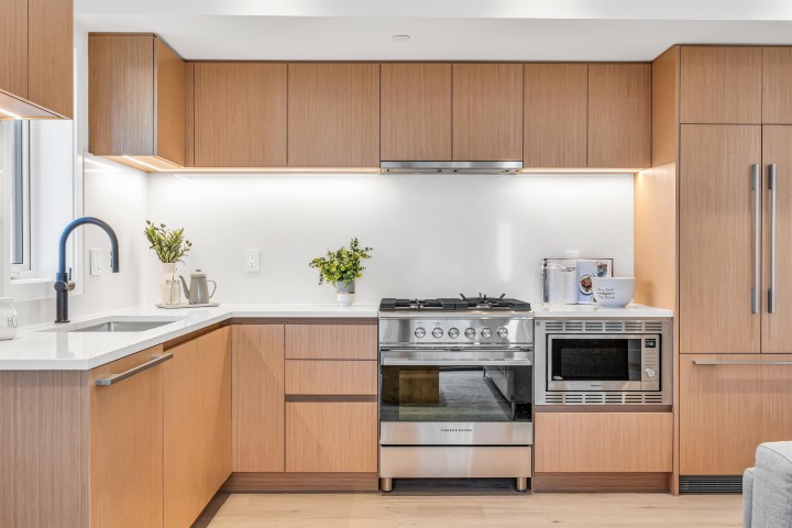 Photo 3 at 1008 W 52nd Avenue, South Granville, Vancouver West