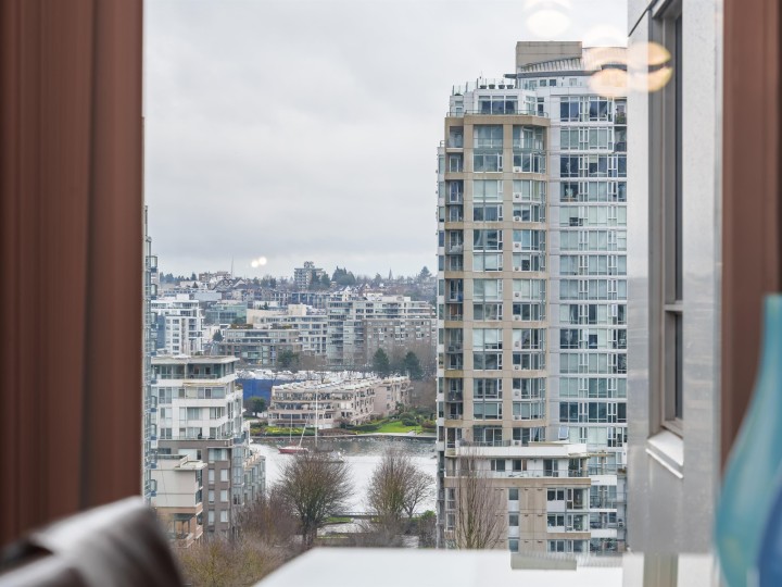 Photo 6 at 1306 - 388 Drake Street, Yaletown, Vancouver West
