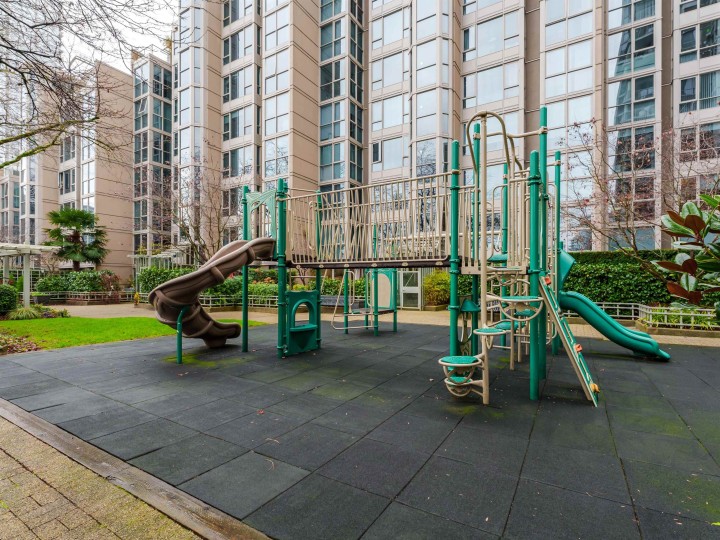 Photo 17 at 1306 - 388 Drake Street, Yaletown, Vancouver West