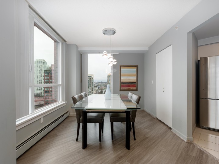 Photo 5 at 1306 - 388 Drake Street, Yaletown, Vancouver West