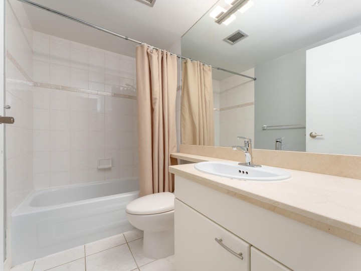 Photo 10 at 1306 - 388 Drake Street, Yaletown, Vancouver West