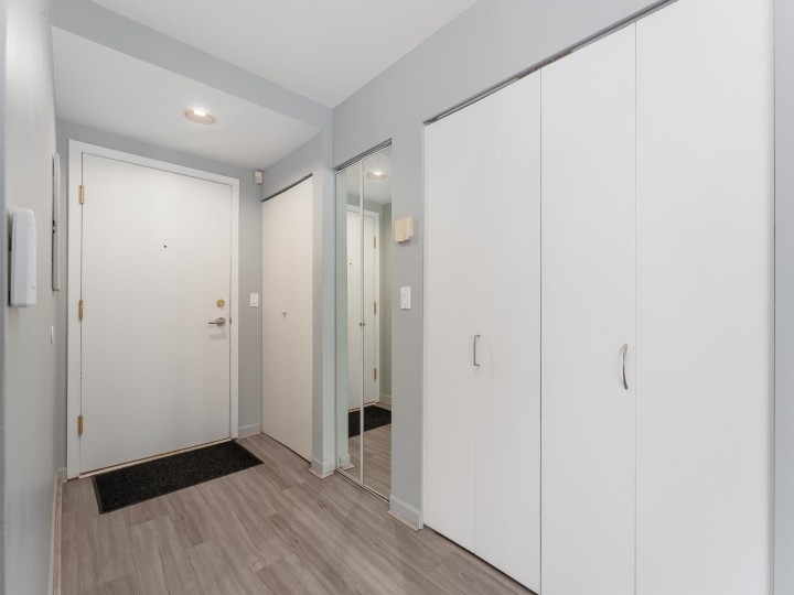 Photo 15 at 1306 - 388 Drake Street, Yaletown, Vancouver West