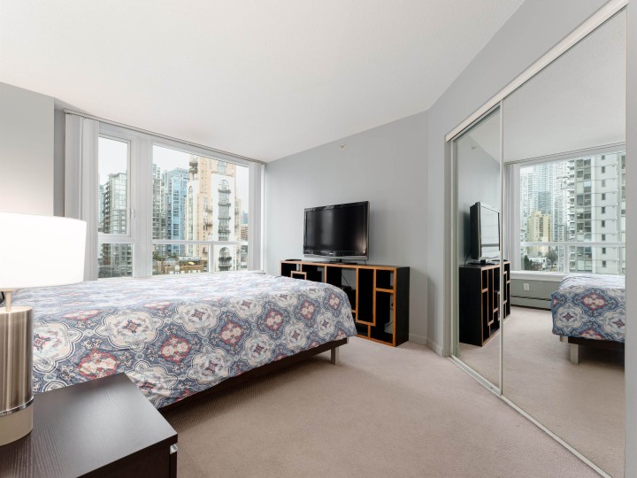 Photo 11 at 1306 - 388 Drake Street, Yaletown, Vancouver West