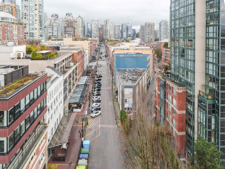 Photo 4 at 1306 - 388 Drake Street, Yaletown, Vancouver West