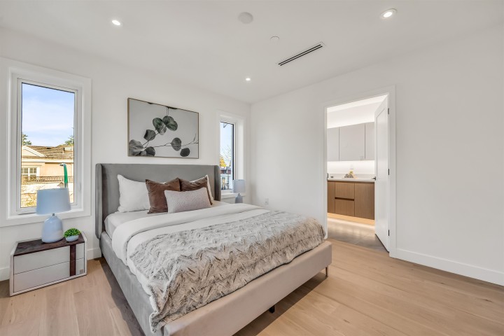 Photo 15 at 1010 W 52nd Avenue, South Granville, Vancouver West