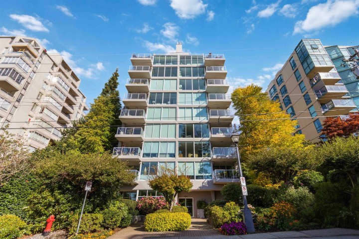 Photo 23 at 802 - 1455 Duchess Avenue, Ambleside, West Vancouver