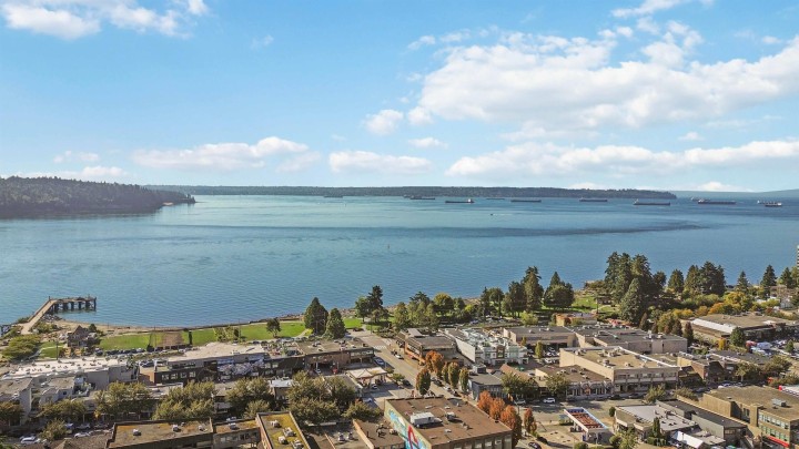 Photo 27 at 802 - 1455 Duchess Avenue, Ambleside, West Vancouver