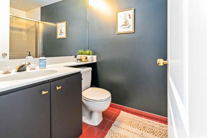 Photo 16 at 802 - 1455 Duchess Avenue, Ambleside, West Vancouver