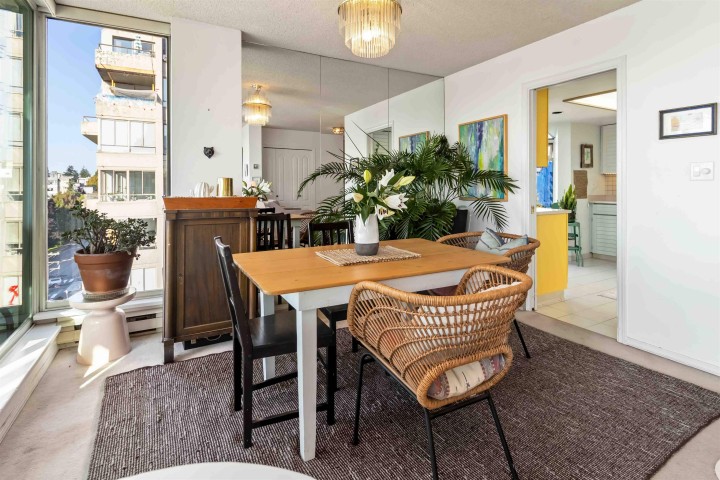 Photo 5 at 802 - 1455 Duchess Avenue, Ambleside, West Vancouver