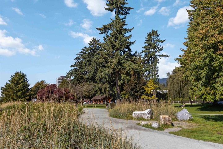 Photo 30 at 802 - 1455 Duchess Avenue, Ambleside, West Vancouver