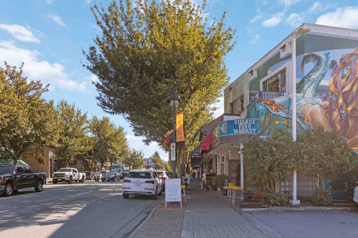 Photo 33 at 802 - 1455 Duchess Avenue, Ambleside, West Vancouver