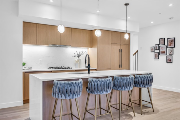 Photo 2 at 1012 W 52nd Avenue, South Granville, Vancouver West