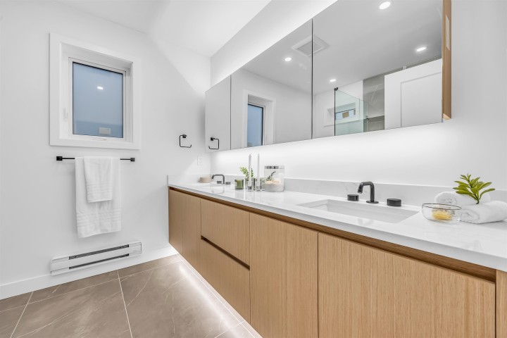 Photo 13 at 1012 W 52nd Avenue, South Granville, Vancouver West