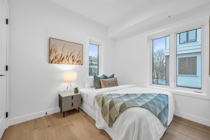 Photo 7 at 1012 W 52nd Avenue, South Granville, Vancouver West